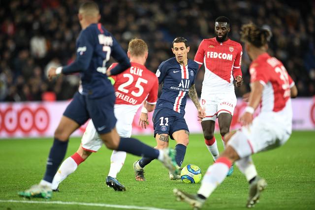 英超联赛：狼队七连败接受现实，曼彻斯特联继续沉沦（英超：狼队吞下七连败的苦果，曼联颓势不止）