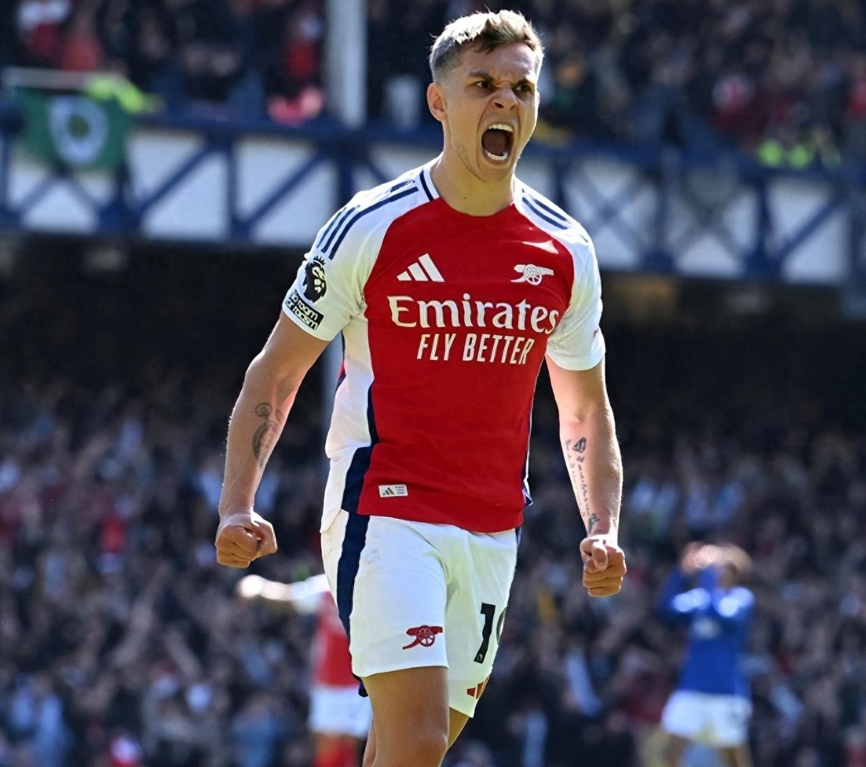 基恩谈阿诺德被嘘：红军球迷极力嘘一个本地孩子，还觉得很有风度（基恩评阿诺德遭嘘：利物浦球迷狂嘘自家本土小将，却自以为有风度）