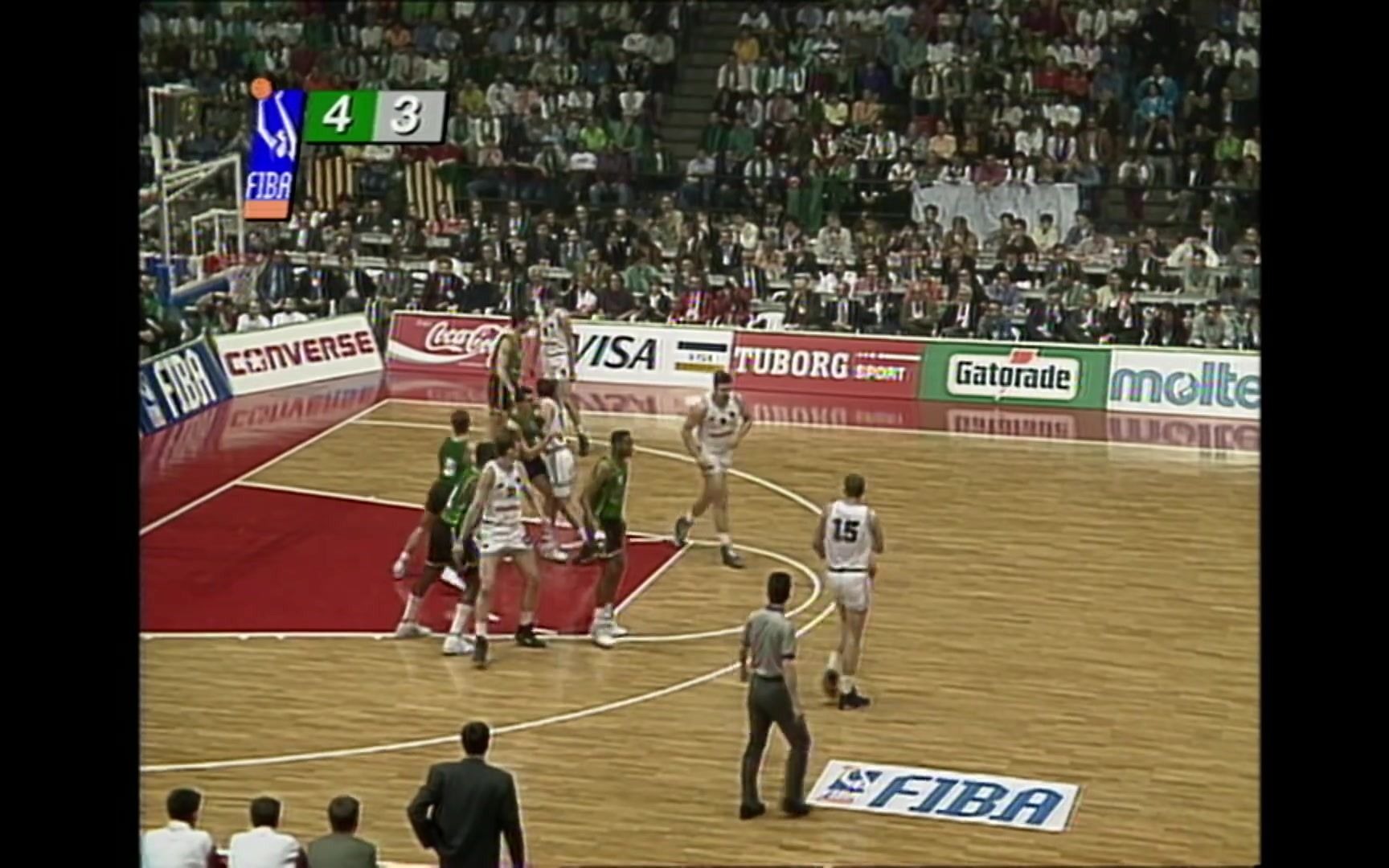 马奎尔：建议废除大部分VAR干预，保留门线技术和越位判罚（马奎尔呼吁取消大部分VAR介入，仅保留门线技术与越位判定）