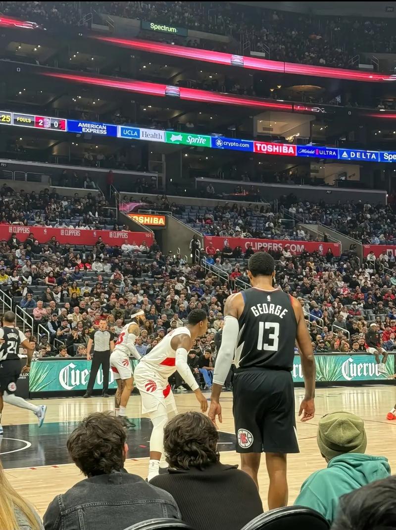 广东险完成大逆转！徐杰轰25+11，奎因27+8，杜锋昏头操作葬送好局（广东险些翻盘！徐杰25+11、奎因27+8，杜锋关键用人失误葬送优势）