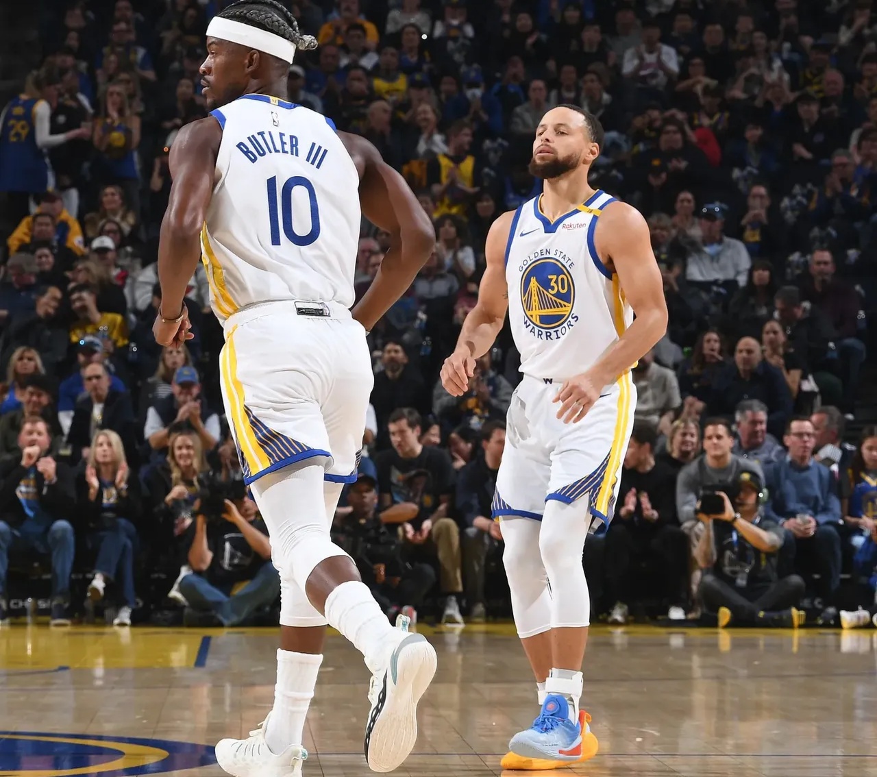 世界杯官方发布直通队伍集结海报：42个国家，同一个梦想（世界杯官宣直通队伍集结海报：42国，共逐同一梦想）