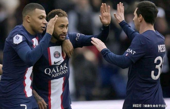 意媒：布雷默和鲁加尼今日参与全队合练，弗拉霍维奇在旁观看（意媒：布雷默与鲁加尼今日随队合练，弗拉霍维奇在场边观望）