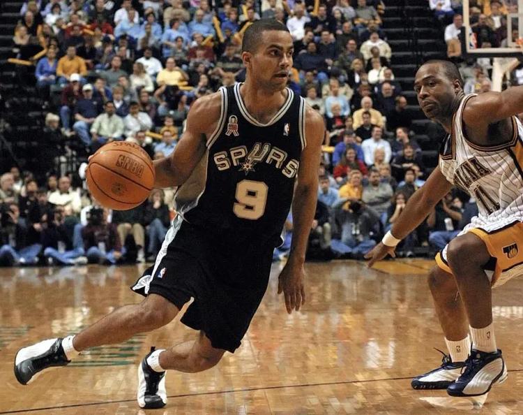 英超争议判罚：布莱顿进球犯不犯规？（英超判罚引热议：布莱顿进球是否犯规？）