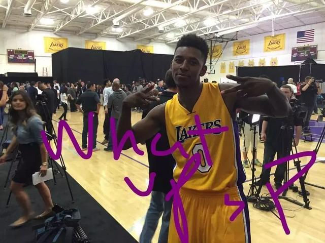 科尔谈库明加遭DNP：他不是明星球员，就会遇到这种情况（科尔谈库明加未获出场：非明星球员难免遇到这种情况）