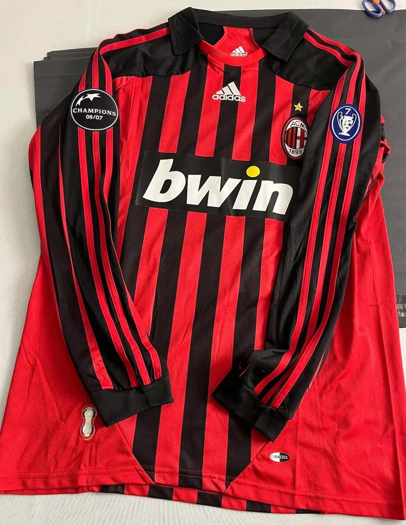 拉卡泽特回到酋长球场，观看并解说枪手对阵拜仁的比赛（拉卡泽特重返酋长球场，现场解说阿森纳对拜仁之战）