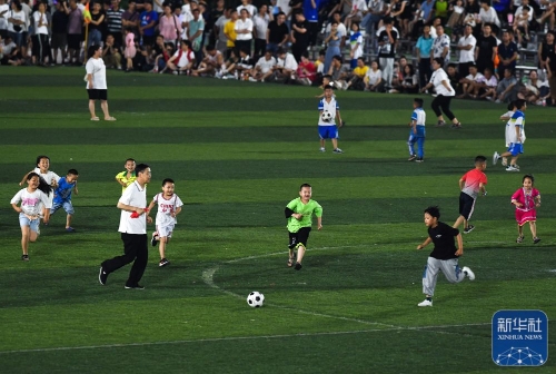 英超焦点战：利物浦主场迎战热刺,（英超重磅对决：利物浦坐镇主场对阵热刺）