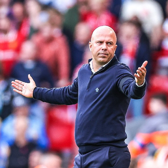 亚沙里稳健复出，80次传球仅失误6次，并送出一次全场最佳进攻机会的长传（亚沙里复出稳如旧：80次传球仅6次失误，一脚长传创造全场最佳良机）