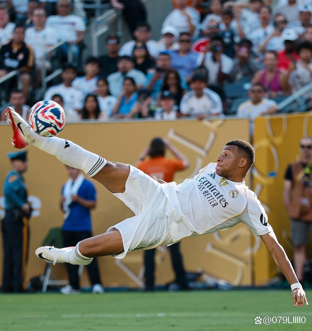 德拉富恩特谈卡瓦哈尔和亚马尔冲突：队内就像一家人一样团结（德拉富恩特：卡瓦哈尔与亚马尔虽有冲突，球队仍如家般团结）