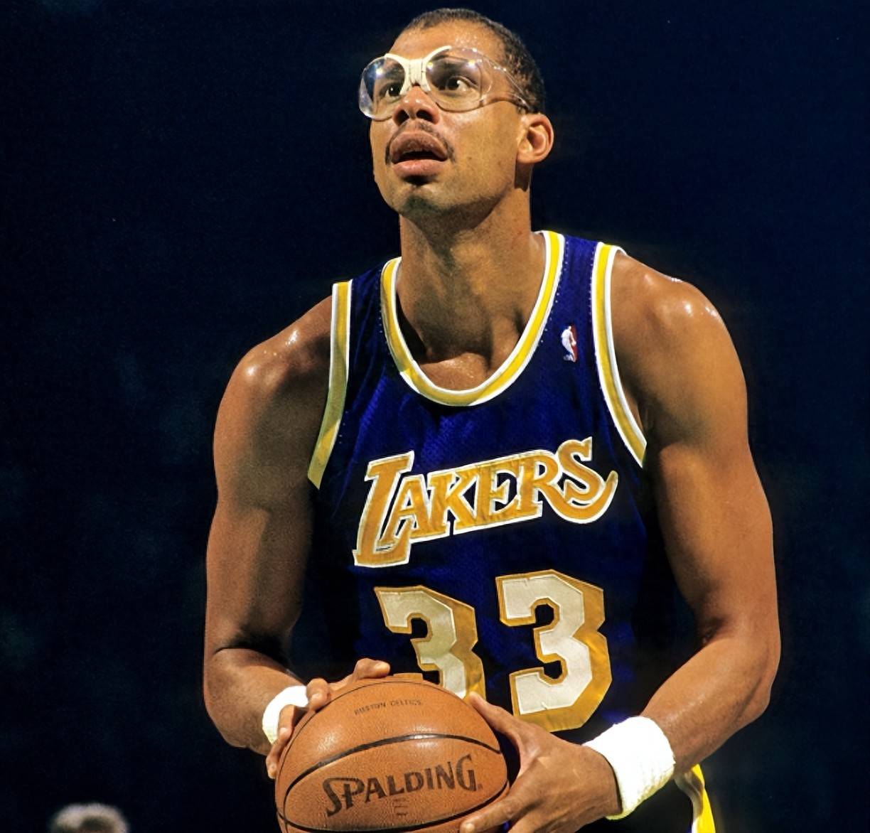 队报：利物浦中场莫顿加盟里昂转会费为1000万+500万欧（队报：里昂签下利物浦中场莫顿，转会费1000万欧+500万欧浮动条款）