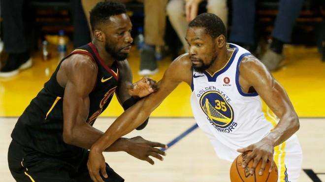 都体：弗拉霍维奇遭遇左腿拉伤，预计将缺阵至今年年底（《都灵体育报》：弗拉霍维奇左腿拉伤，预计缺席至今年年底）