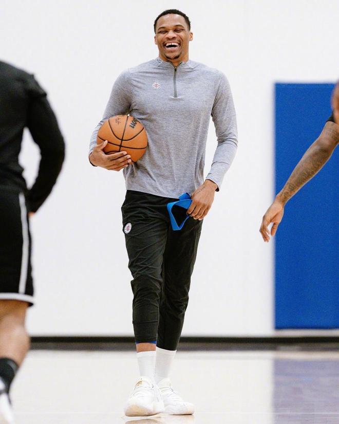 上次英超客战桑德兰，阿森纳依靠吉鲁替补梅开二度4-1胜（英超上次做客桑德兰，阿森纳凭吉鲁替补梅开二度4-1告捷）