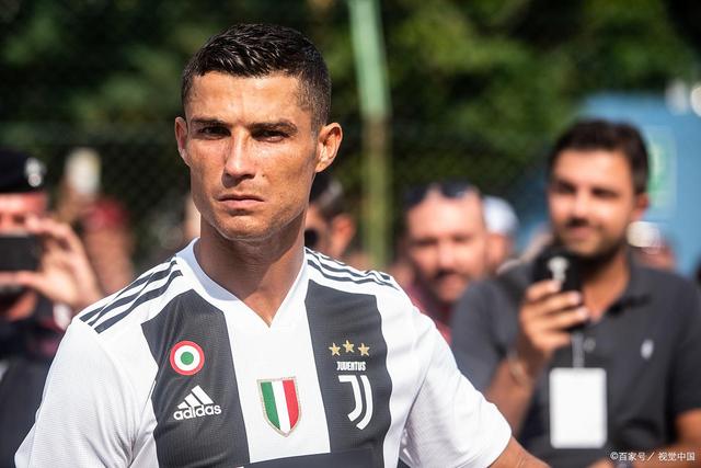 苏炳添的人生不止有风速与纪录，还有父亲的角色（风速与纪录之外，苏炳添还是一位父亲）